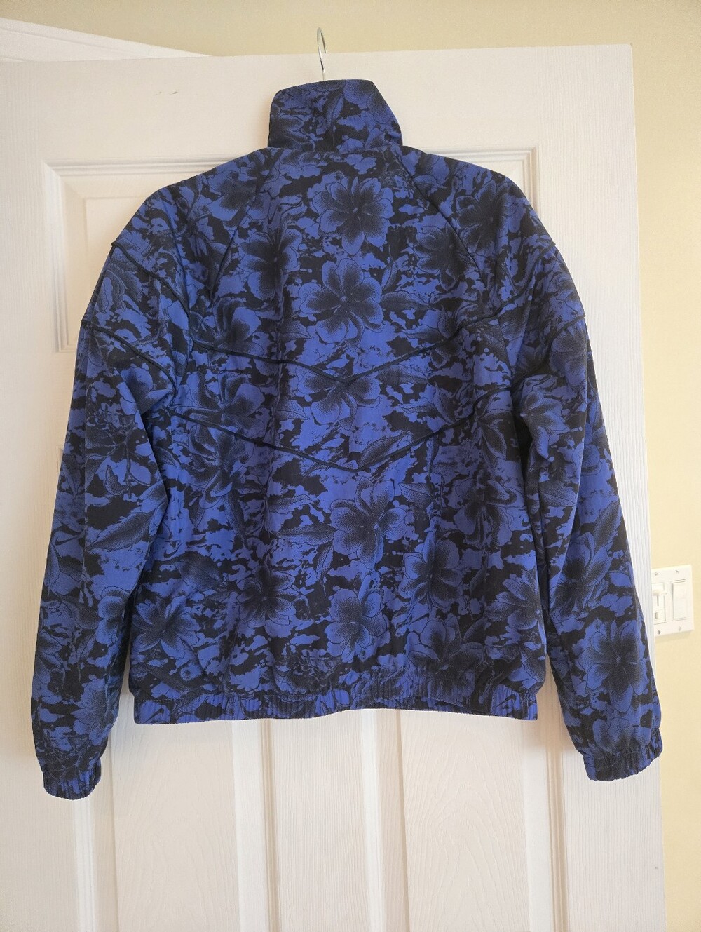 Nike Jacket, Size S - Picture 2 of 4